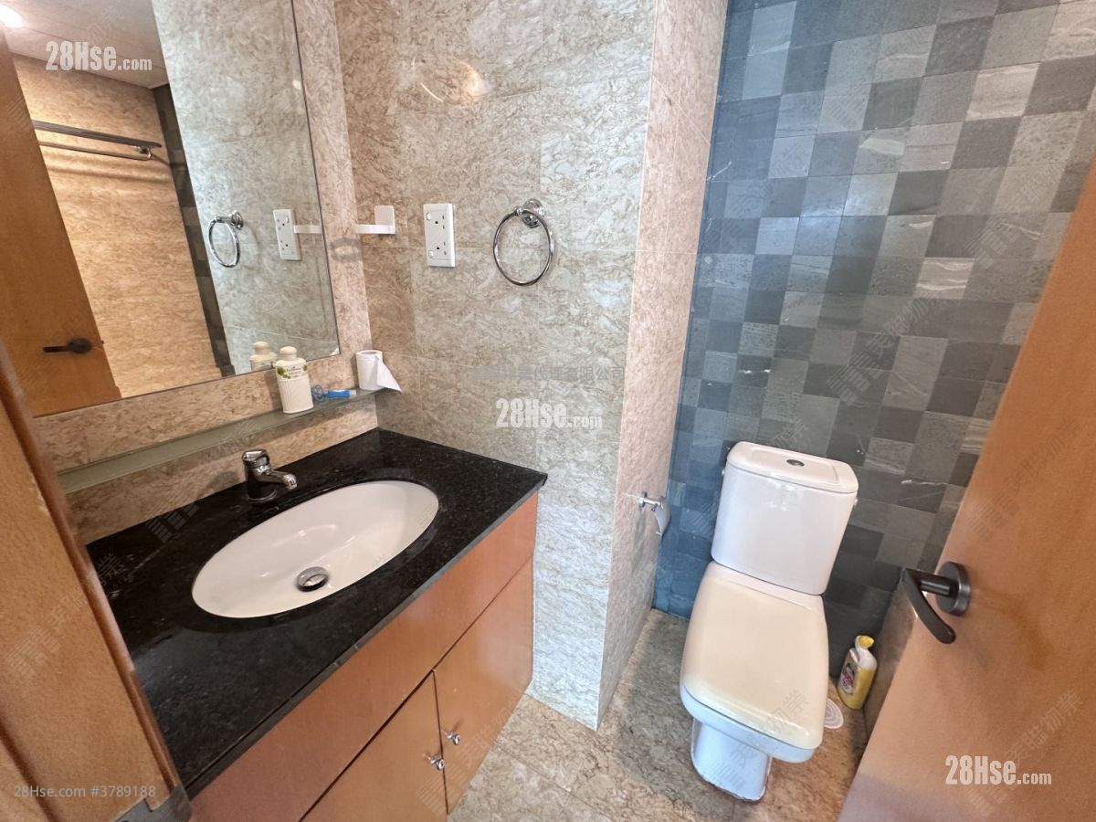 The Bloomsville Sell 3 Bedrooms 704 ft²