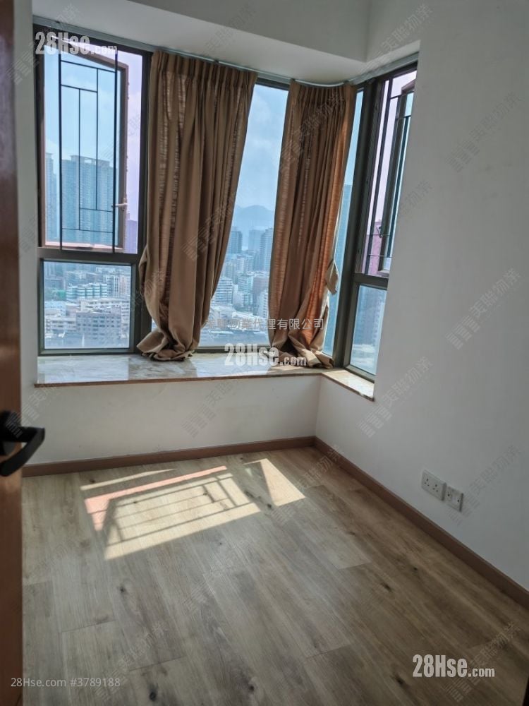 The Bloomsville Sell 3 Bedrooms 704 ft²