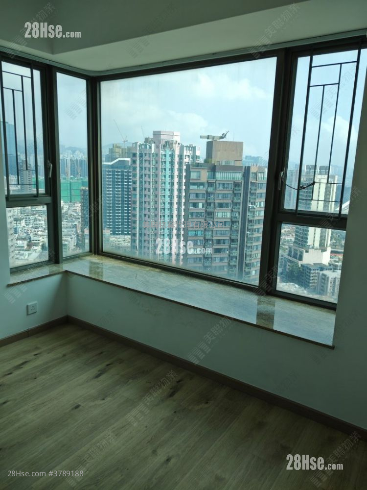 The Bloomsville Sell 3 Bedrooms 704 ft²