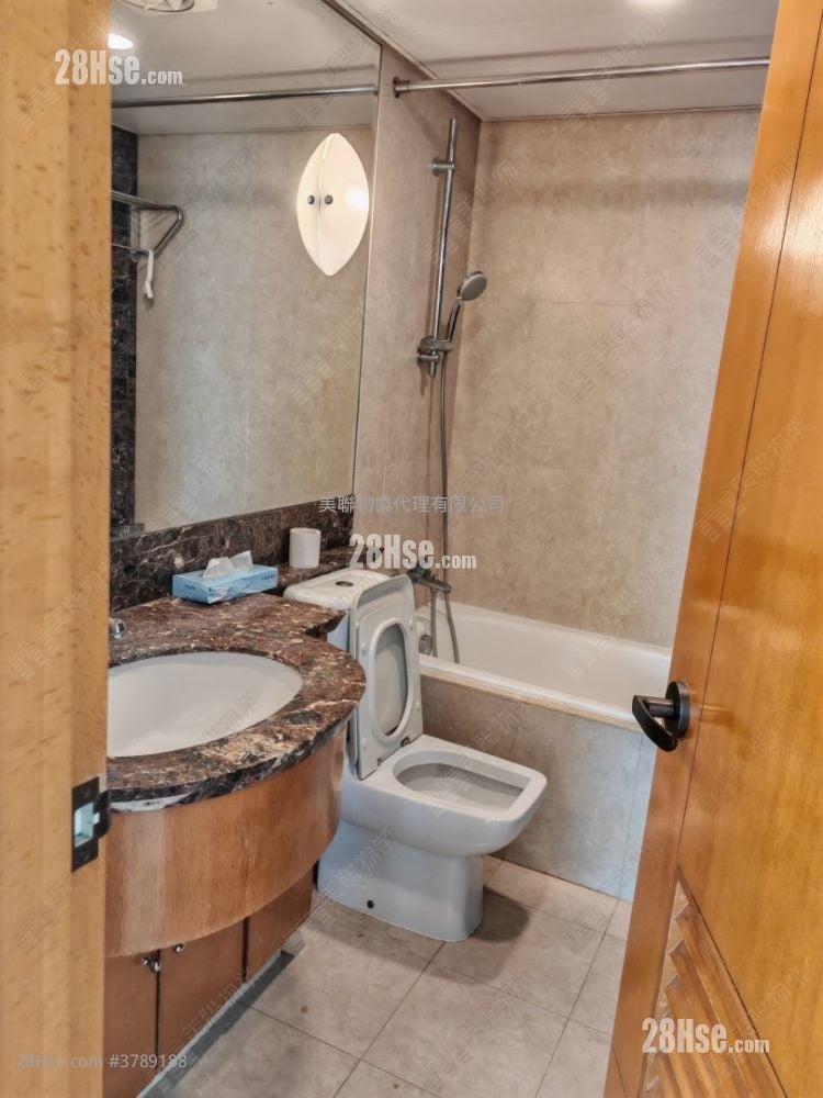 The Bloomsville Sell 3 Bedrooms 704 ft²