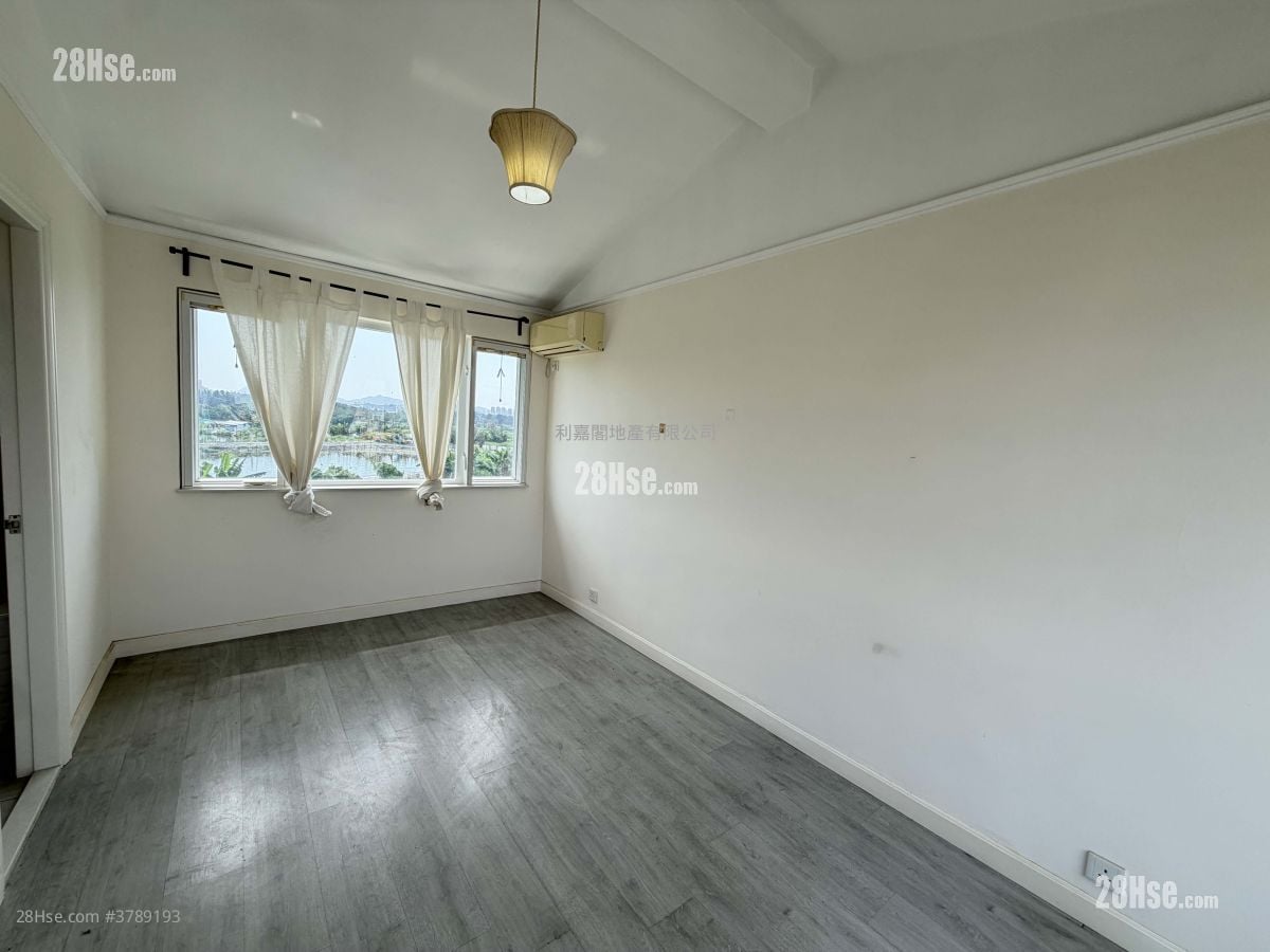 Fairview Park Rental 2 Bathrooms 915 ft²