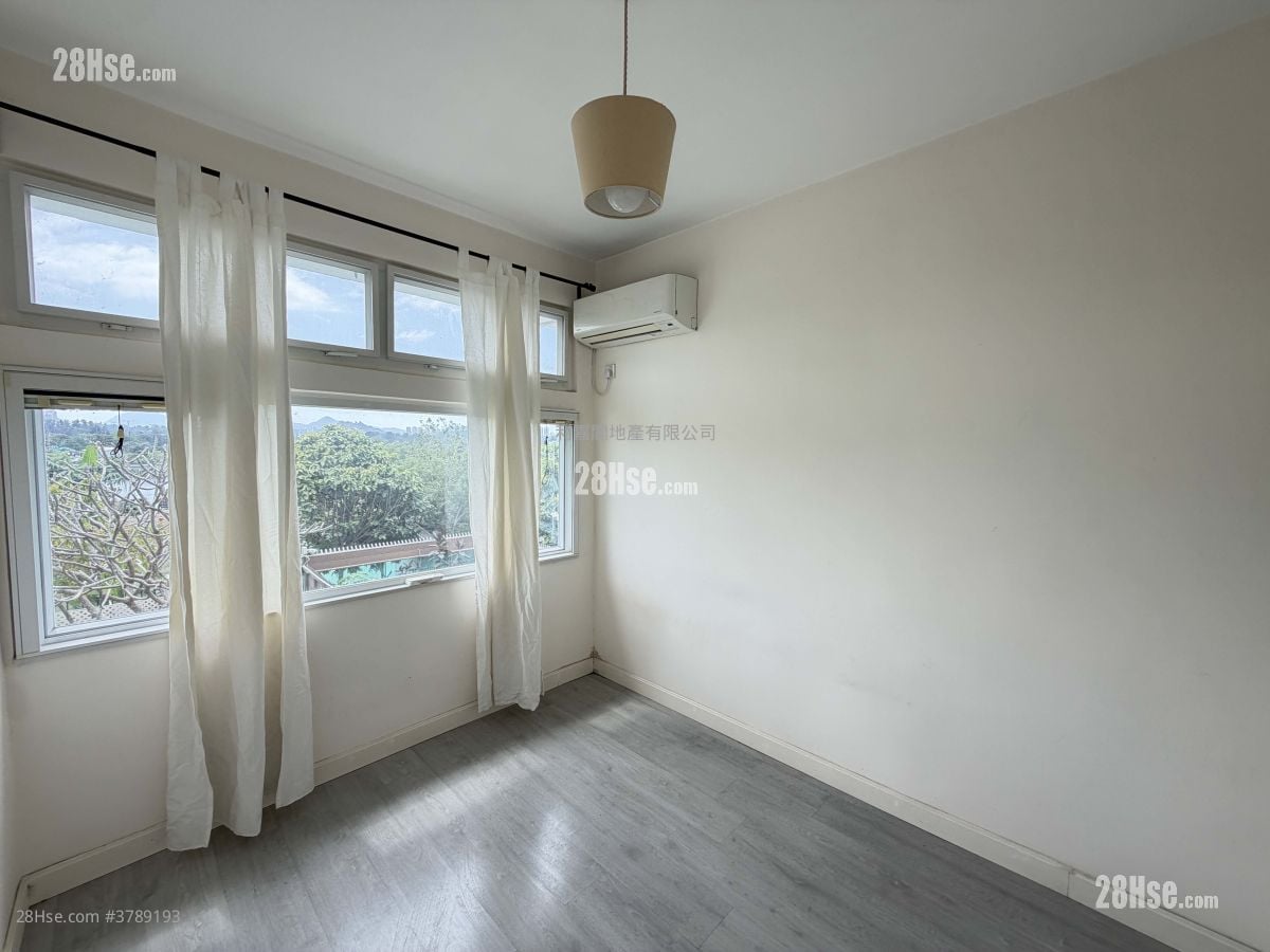 Fairview Park Rental 2 Bathrooms 915 ft²