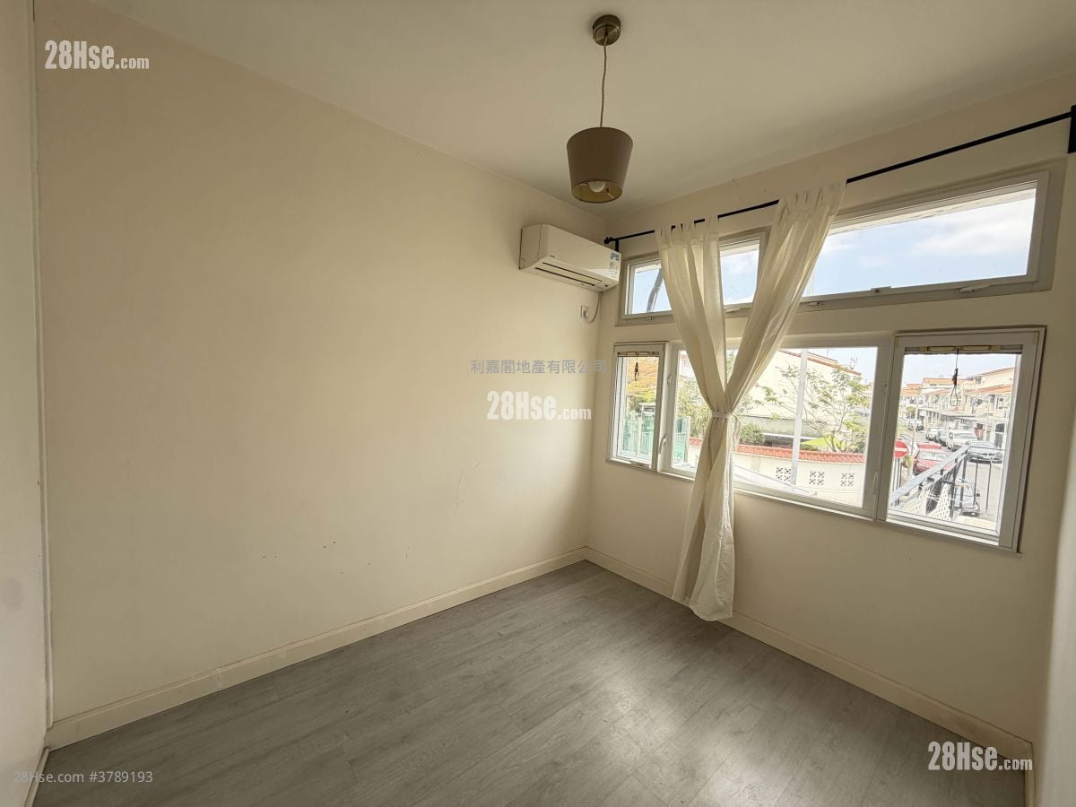 Fairview Park Rental 2 Bathrooms 915 ft²