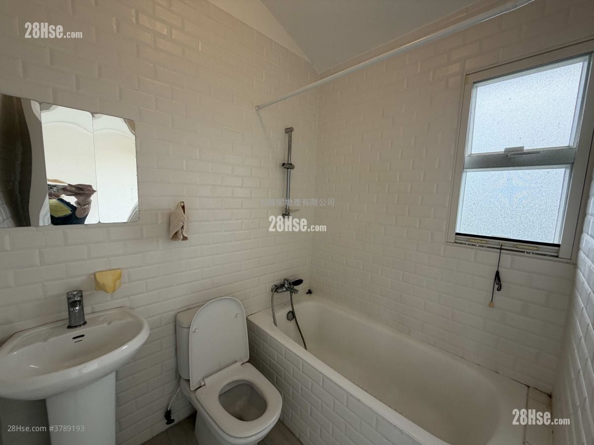 Fairview Park Rental 2 Bathrooms 915 ft²