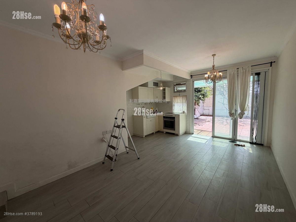 Fairview Park Rental 2 Bathrooms 915 ft²