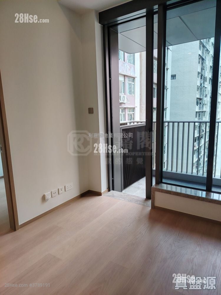 101 Kings Road 售盘 1 房 , 1 浴室 244 平方尺