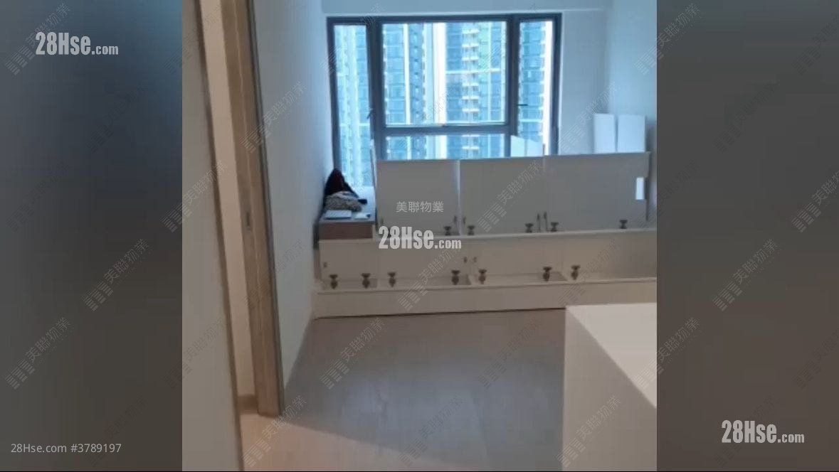 Sea To Sky Sell 2 Bedrooms , 1 Bathroom 468 ft²