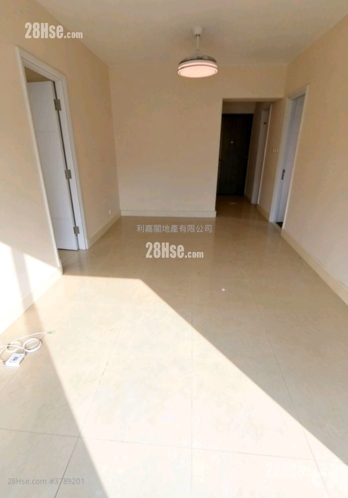 名城 售盘 4 房 , 2 浴室 740 平方尺