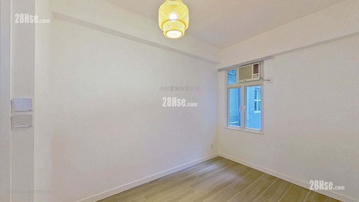 bedroom 2: Happy Mansion Rental 3 Bedrooms , 2 Bathrooms 1,155 ft²