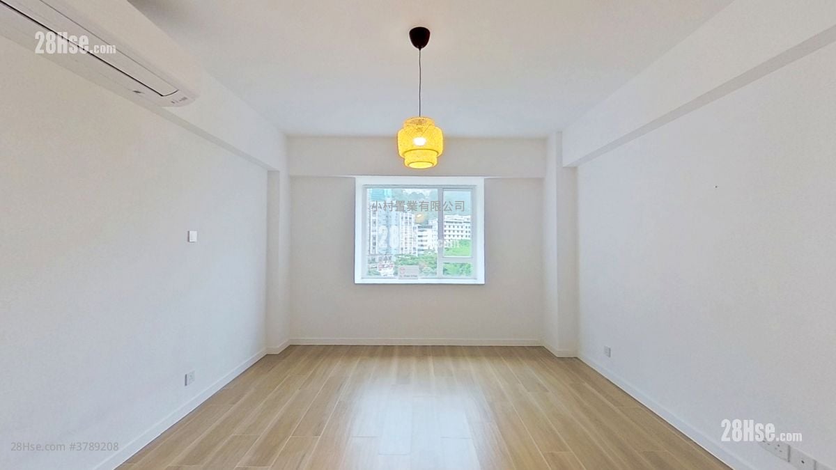 master room: Happy Mansion Rental 3 Bedrooms , 2 Bathrooms 1,155 ft²