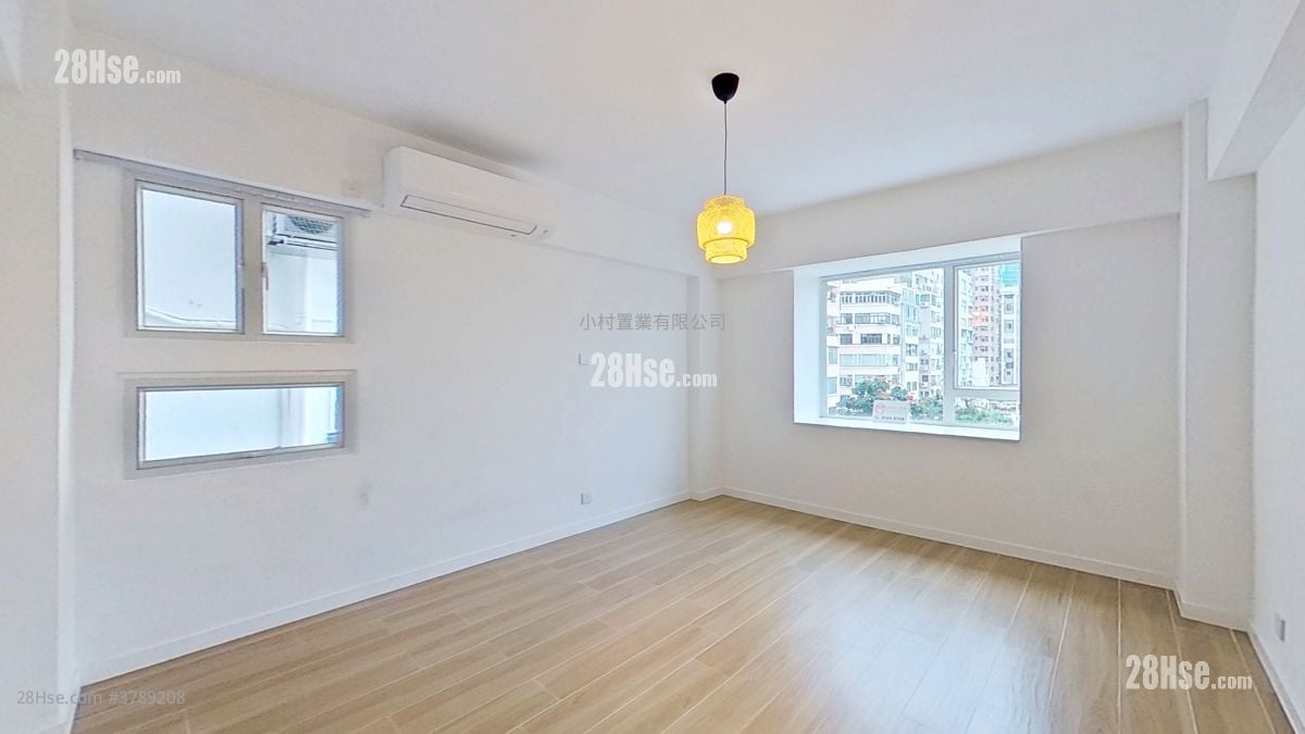 master room: Happy Mansion Rental 3 Bedrooms , 2 Bathrooms 1,155 ft²