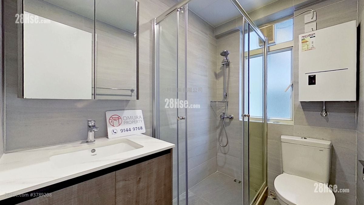 master room: Happy Mansion Rental 3 Bedrooms , 2 Bathrooms 1,155 ft²