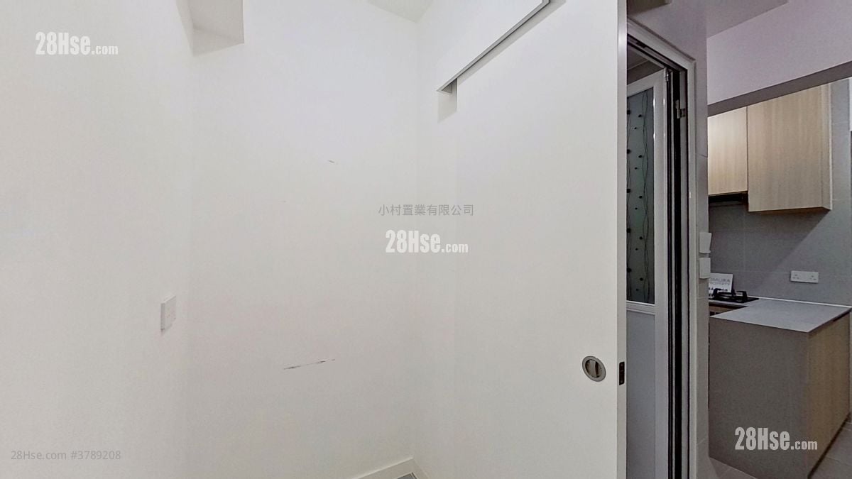 servant’s room: Happy Mansion Rental 3 Bedrooms , 2 Bathrooms 1,155 ft²