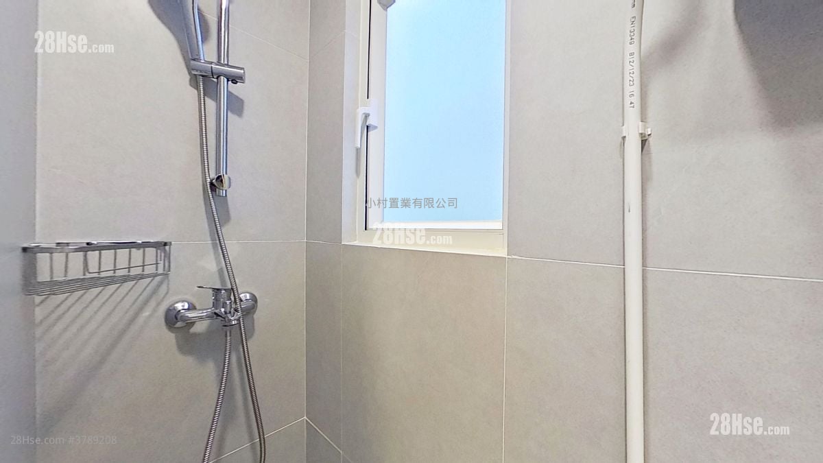 servant’s room: Happy Mansion Rental 3 Bedrooms , 2 Bathrooms 1,155 ft²