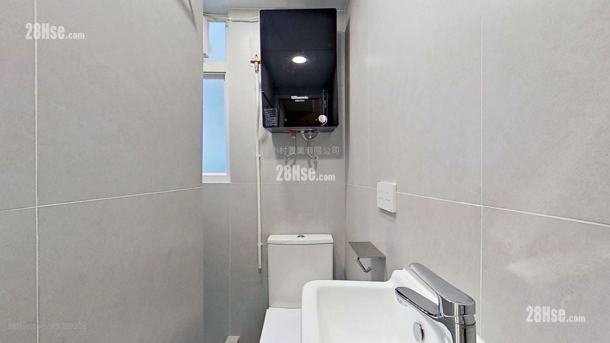 servant’s room: Happy Mansion Rental 3 Bedrooms , 2 Bathrooms 1,155 ft²