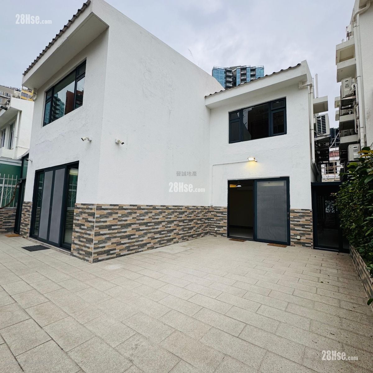 Monte Carlo Villas Sell 5+ Bedrooms , 4 Bathrooms 2,044 ft²