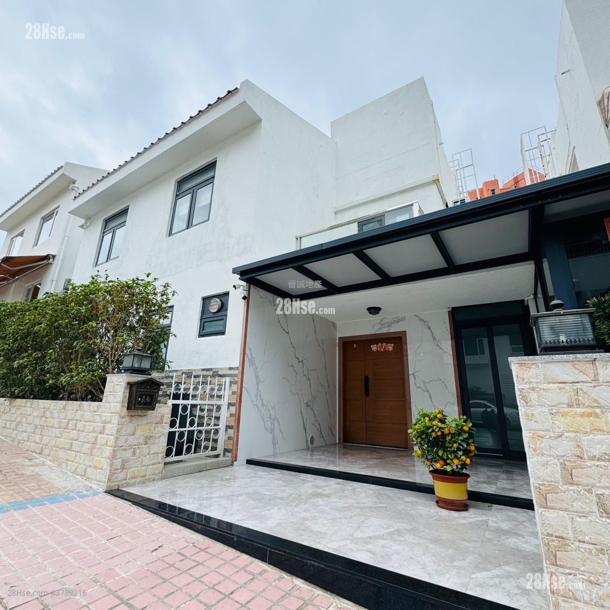 Monte Carlo Villas Sell 5+ Bedrooms , 4 Bathrooms 2,044 ft²