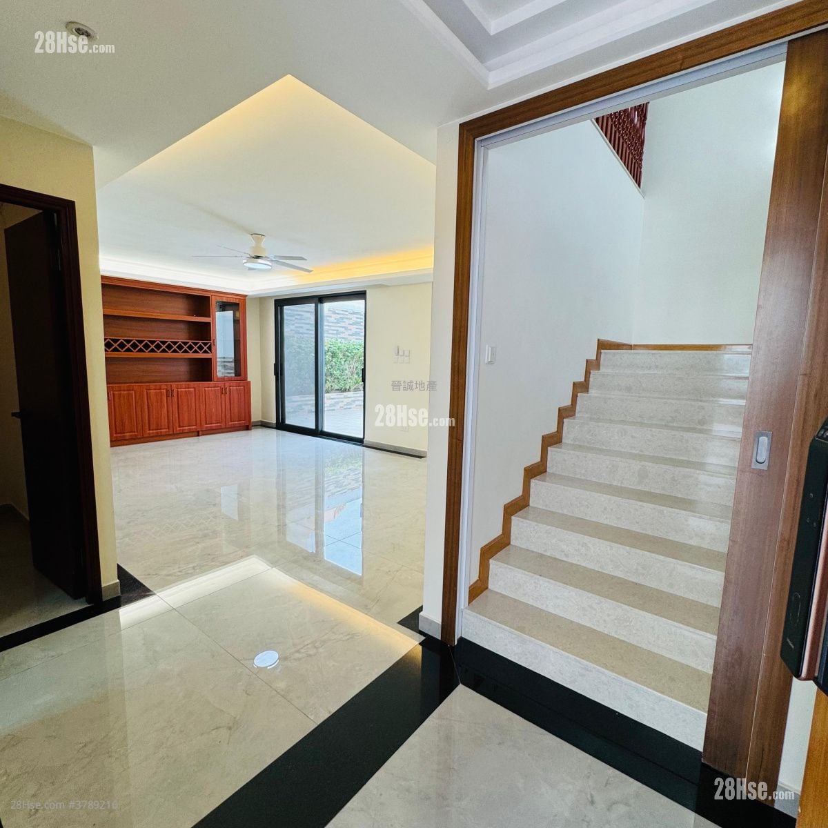 Monte Carlo Villas Sell 5+ Bedrooms , 4 Bathrooms 2,044 ft²