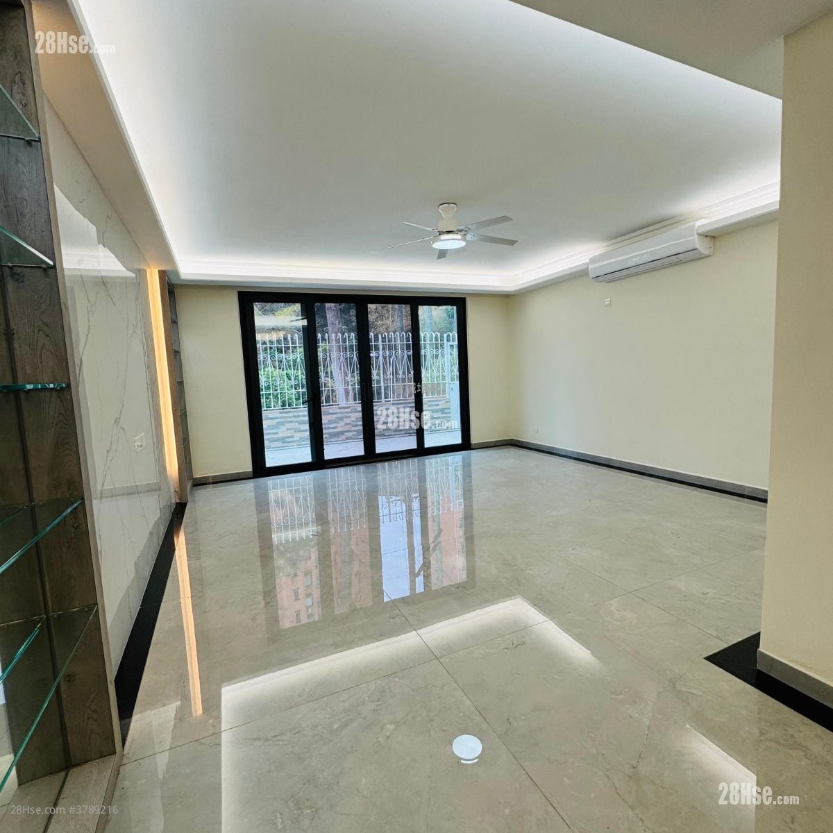 Monte Carlo Villas Sell 5+ Bedrooms , 4 Bathrooms 2,044 ft²