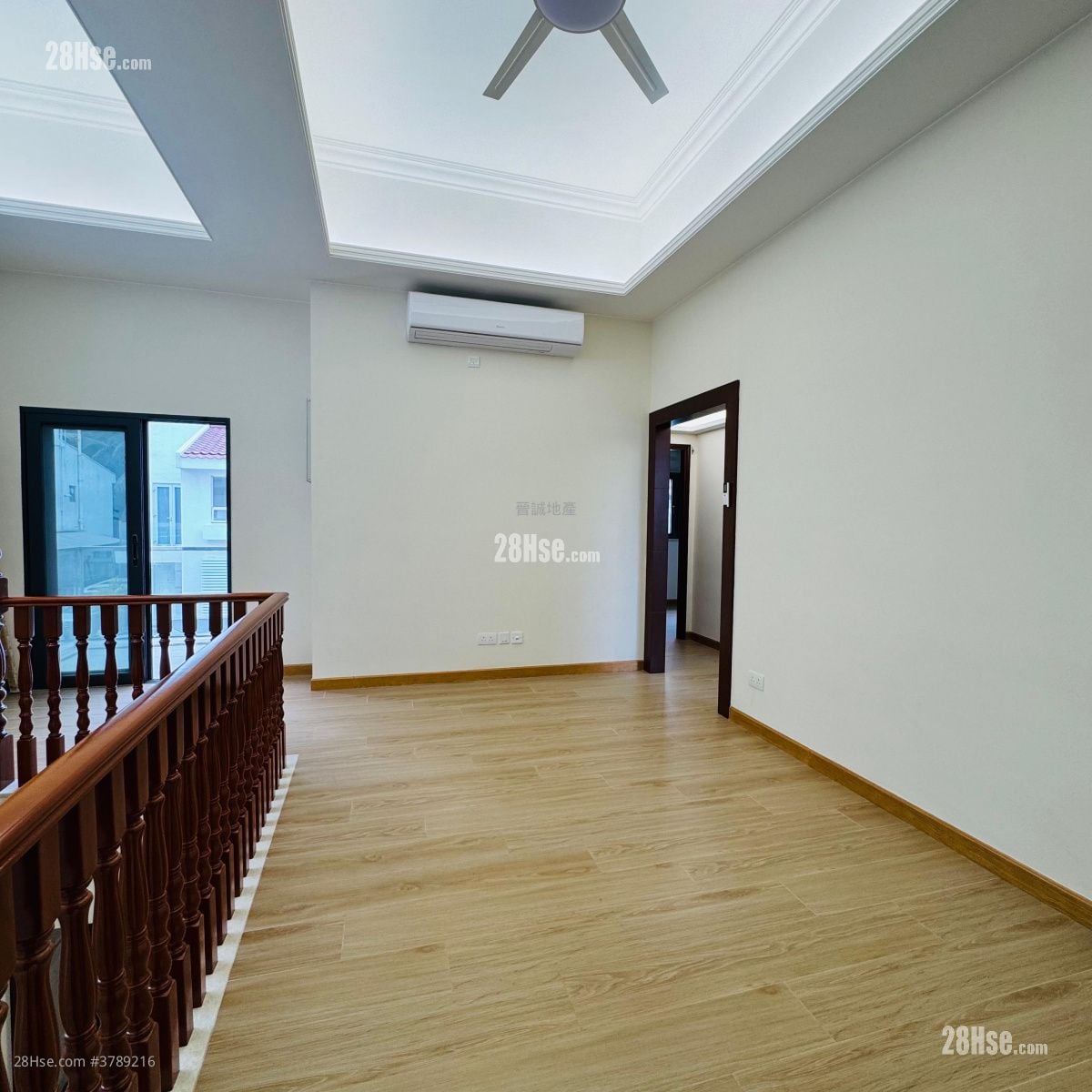 Monte Carlo Villas Sell 5+ Bedrooms , 4 Bathrooms 2,044 ft²