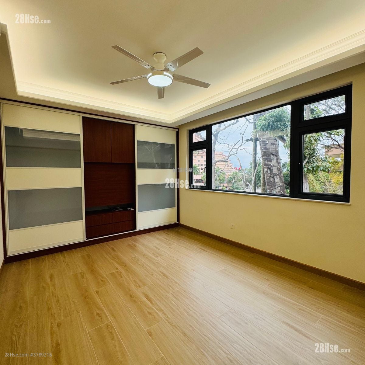 Monte Carlo Villas Sell 5+ Bedrooms , 4 Bathrooms 2,044 ft²