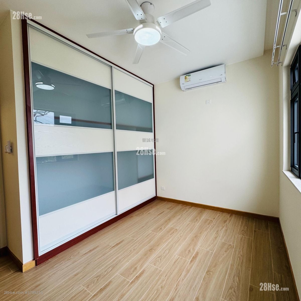 Monte Carlo Villas Sell 5+ Bedrooms , 4 Bathrooms 2,044 ft²