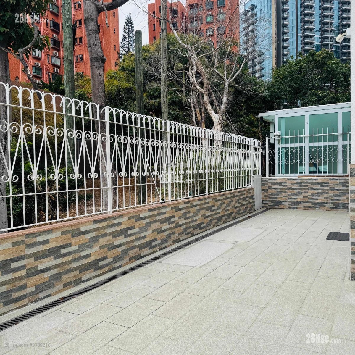 Monte Carlo Villas Sell 5+ Bedrooms , 4 Bathrooms 2,044 ft²