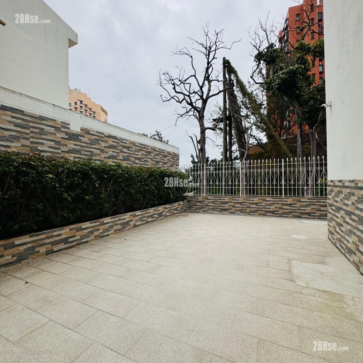 Monte Carlo Villas Sell 5+ Bedrooms , 4 Bathrooms 2,044 ft²