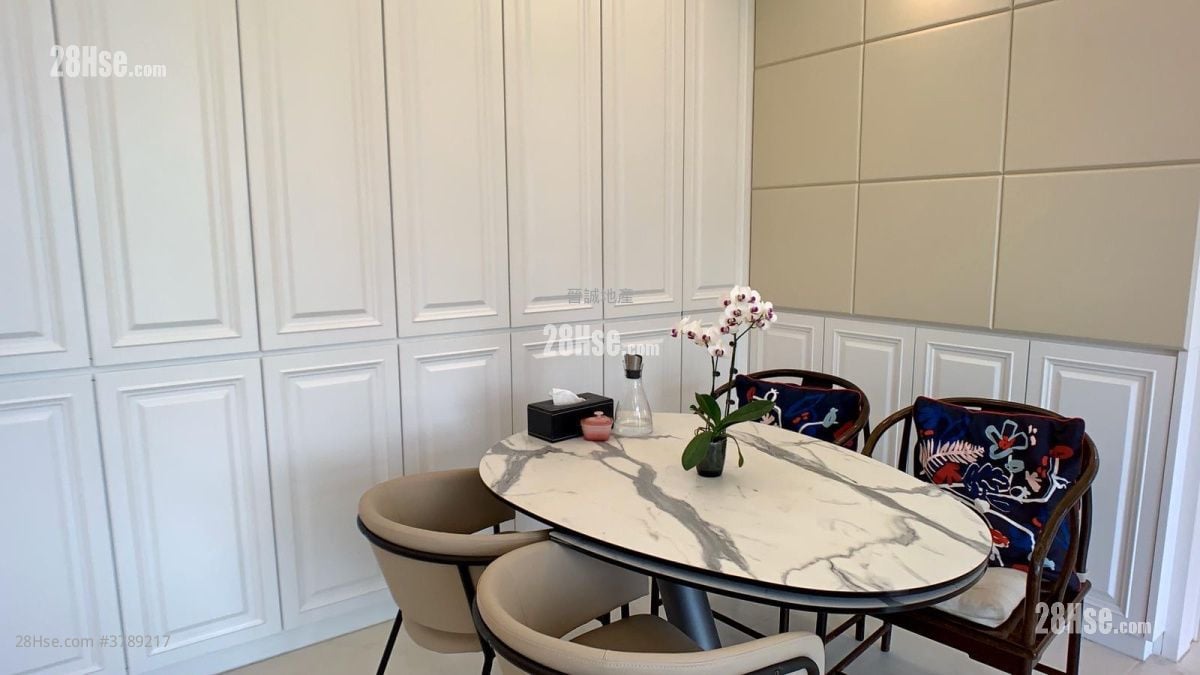 The Hillgrove Sell 861 ft²