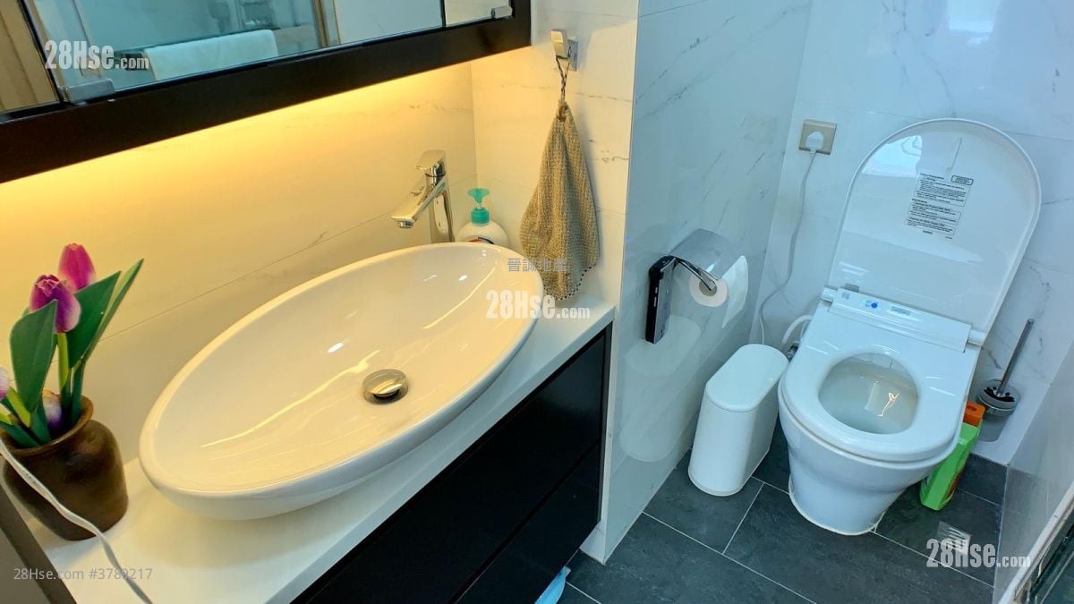 The Hillgrove Sell 861 ft²