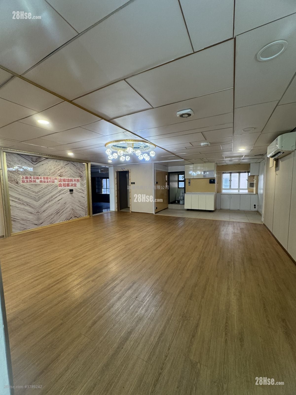 Hoi Luen Industrial Centre Rental 2 Bedrooms , 2 Toilets