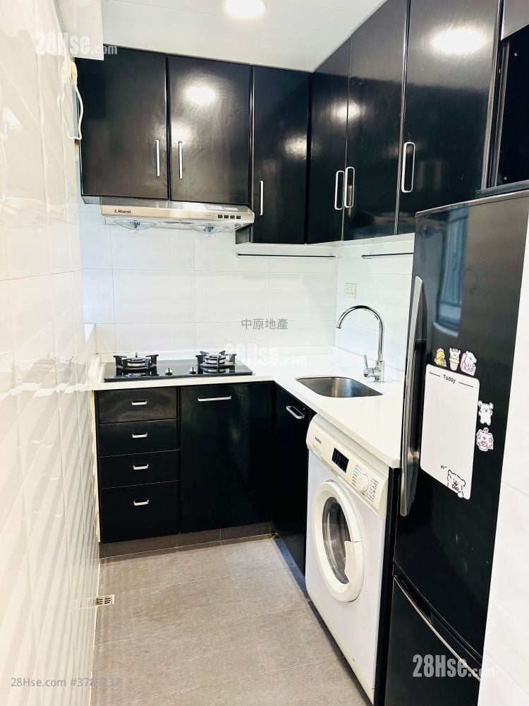 Hong Kong Garden Rental 358 ft²