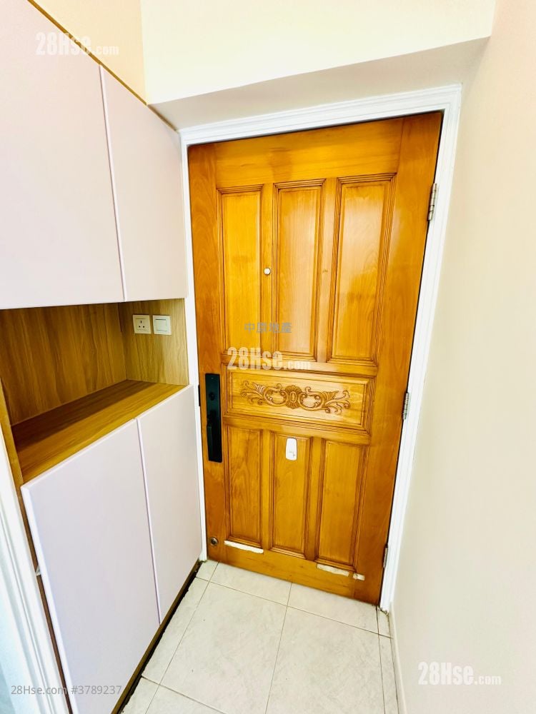 Hong Kong Garden Rental 358 ft²