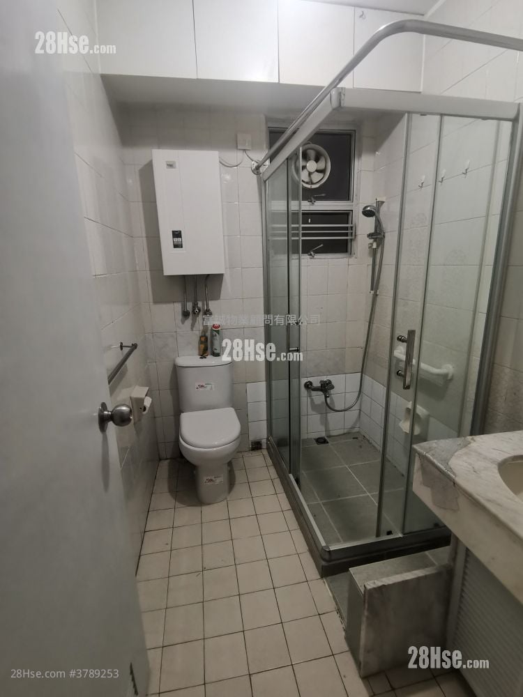 Sceneway Garden Rental 3 Bedrooms , 2 Bathrooms 720 ft²