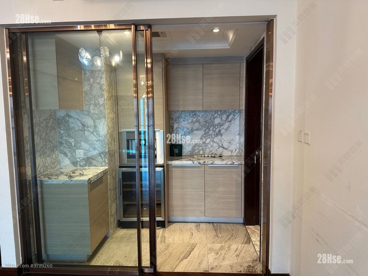 厨房: 逸珑湾 售盘 4 房 , 4 浴室 1,774 平方尺