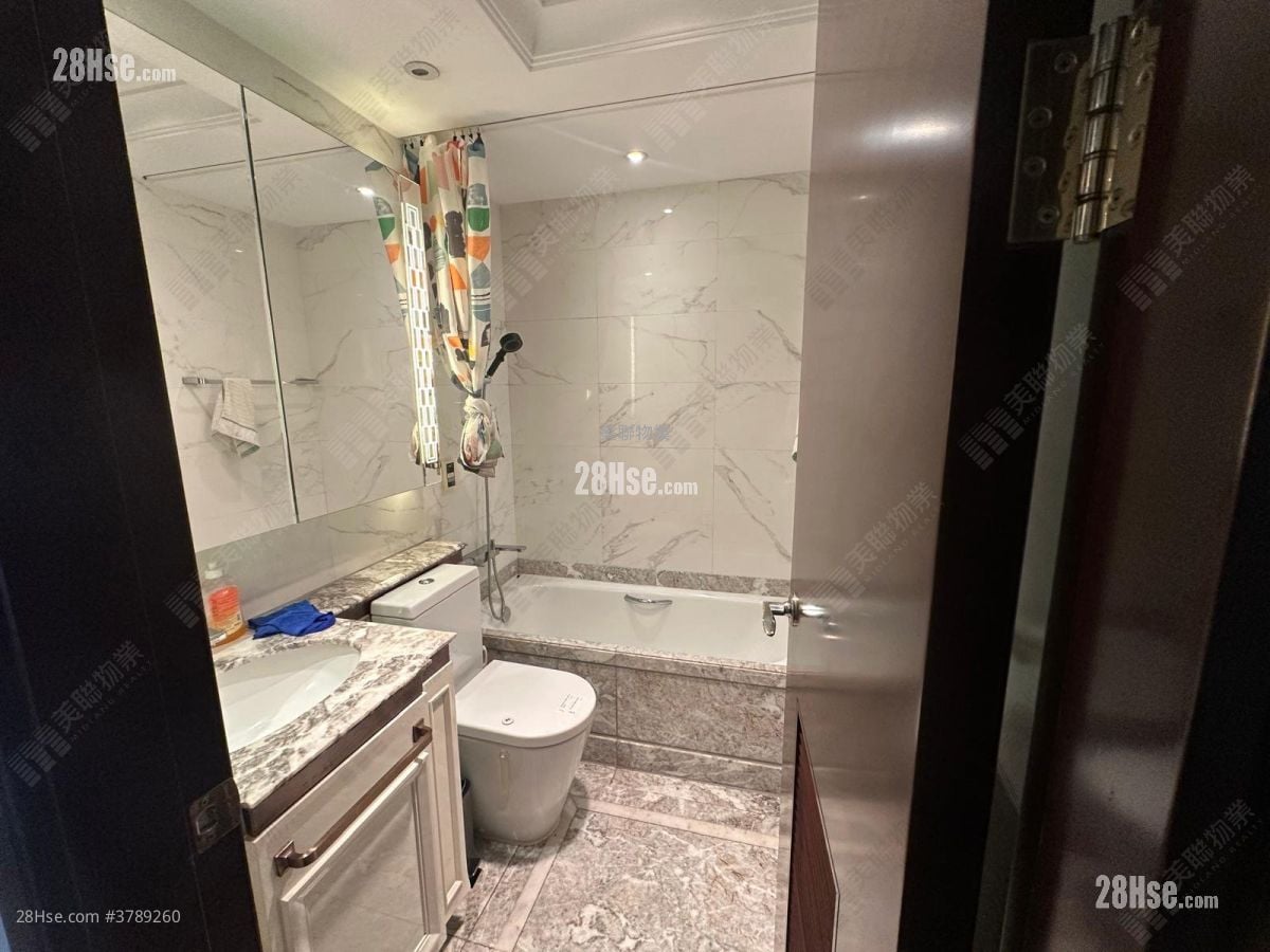 浴室: 逸珑湾 售盘 4 房 , 4 浴室 1,774 平方尺