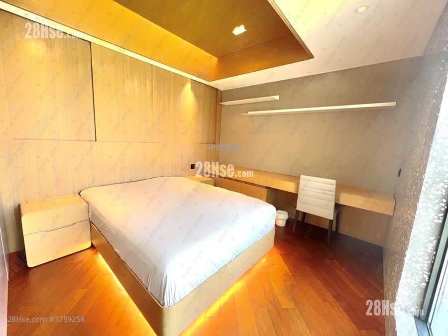 Ultima Sell 2,029 ft²