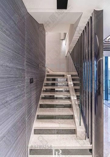 Ultima Sell 2,029 ft²