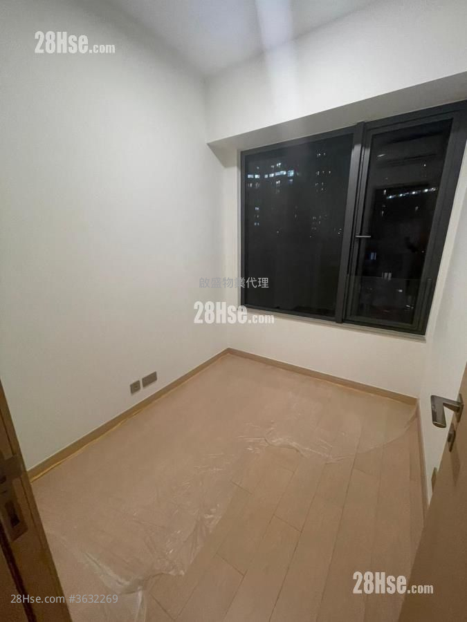 K. Summit Sell 3 Bedrooms , 3 Bathrooms 766 ft²