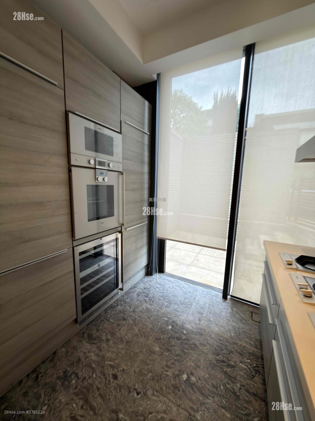 Valais Rental 3 Bedrooms , 3 Bathrooms 1,576 ft²