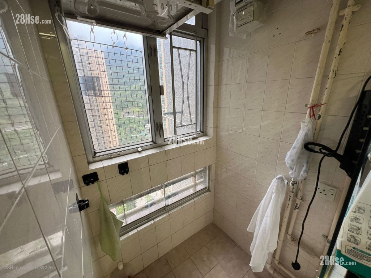 Kwong Lam Court Sell 2 Bedrooms , 1 Bathroom 376 ft²