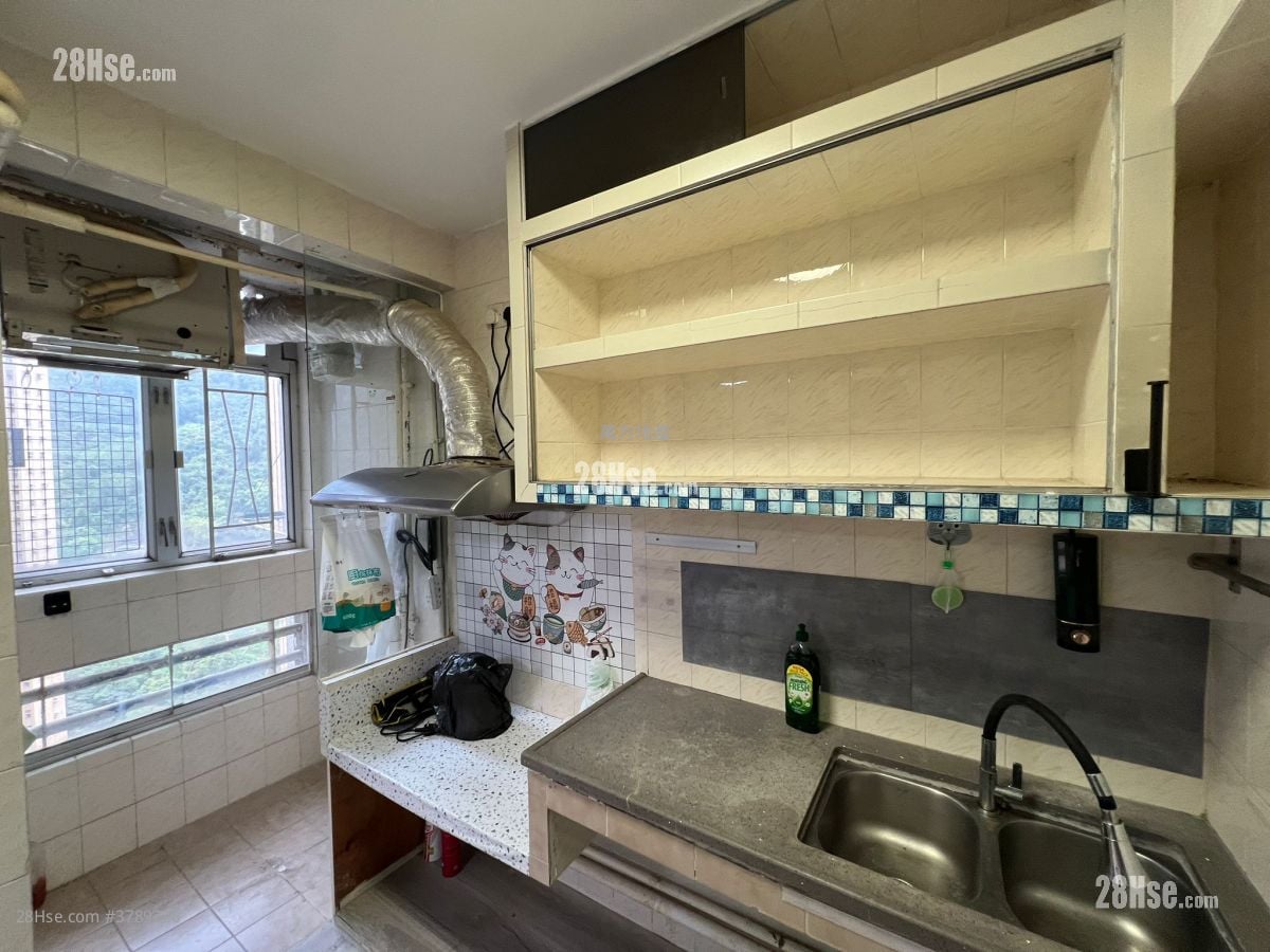 Kwong Lam Court Sell 2 Bedrooms , 1 Bathroom 376 ft²