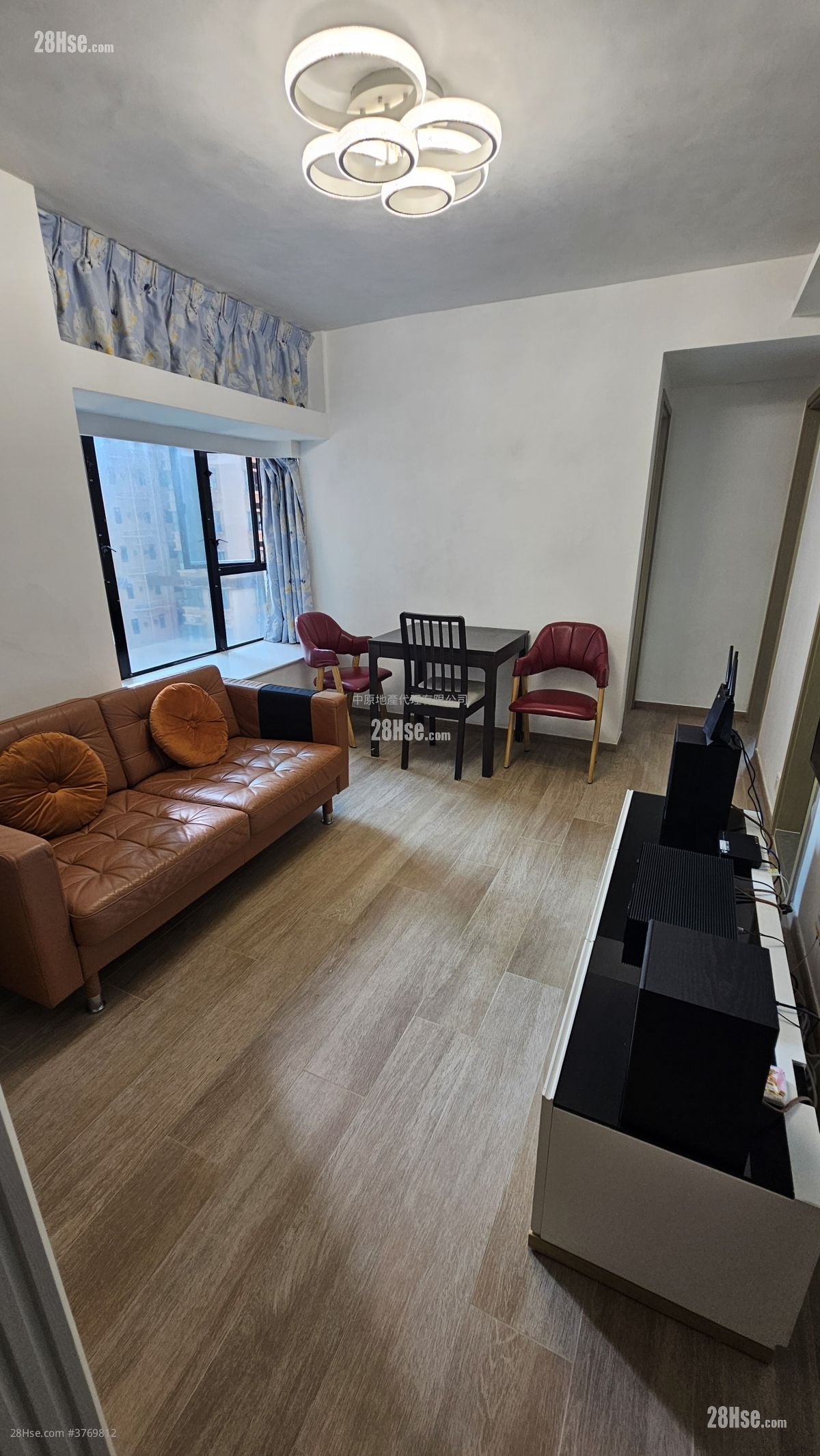 Nan Fung Plaza Sell 2 Bedrooms , 1 Bathroom 400 ft²