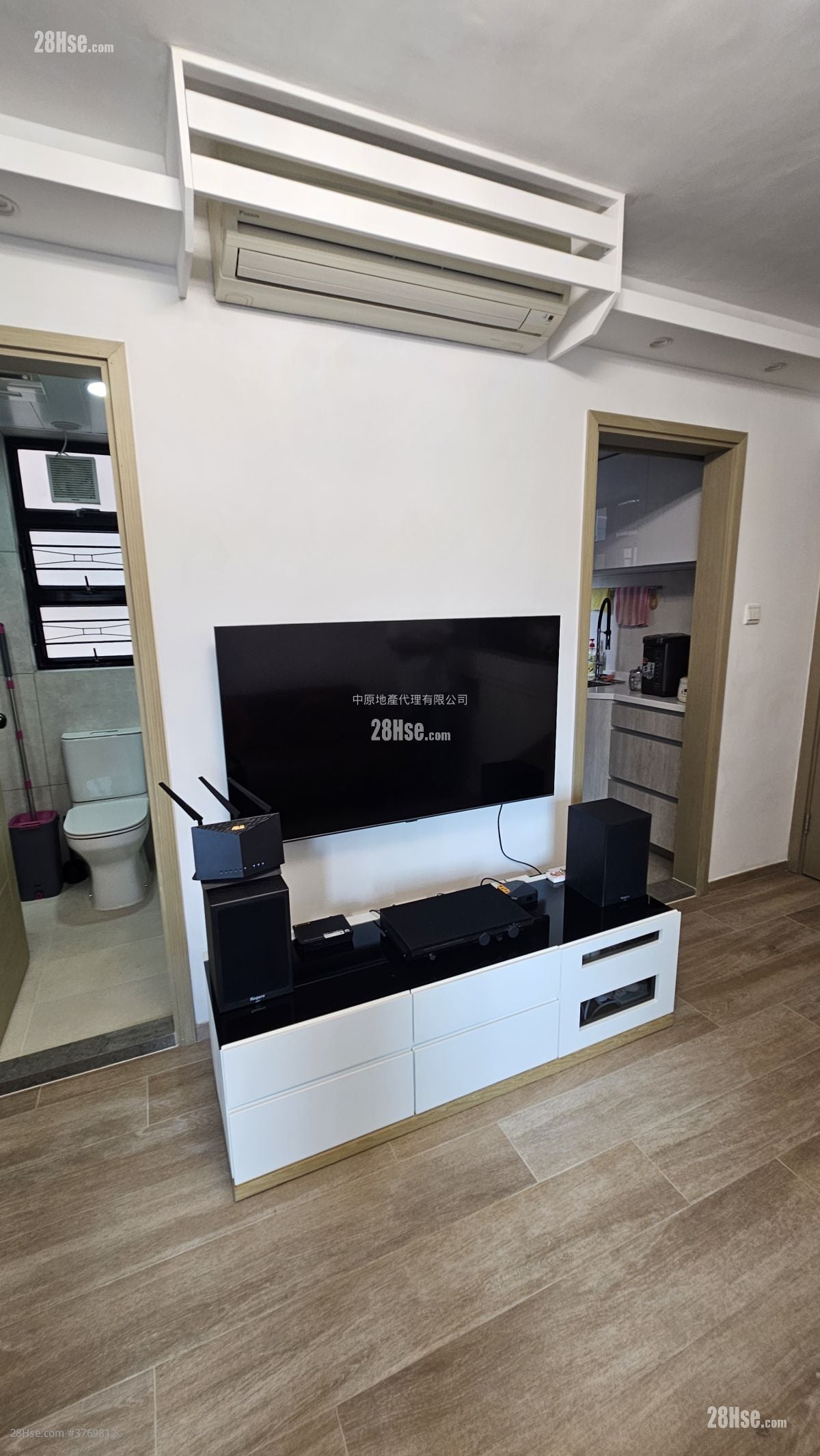 Nan Fung Plaza Sell 2 Bedrooms , 1 Bathroom 400 ft²