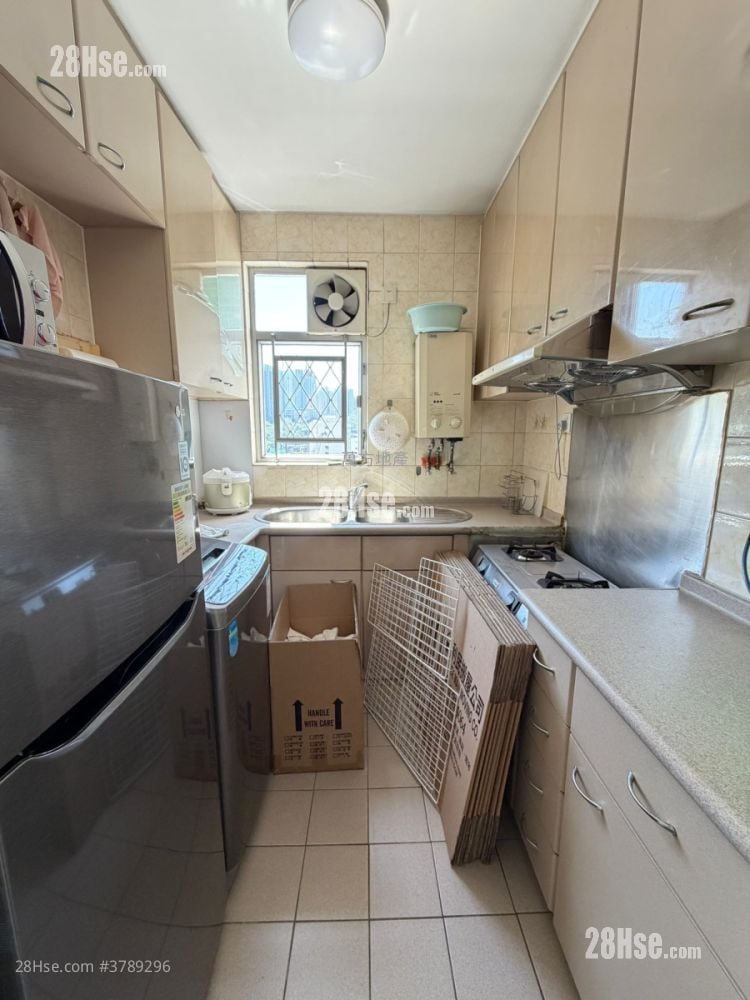 Yu Chui Court Sell 2 Bedrooms , 1 Bathroom 510 ft²