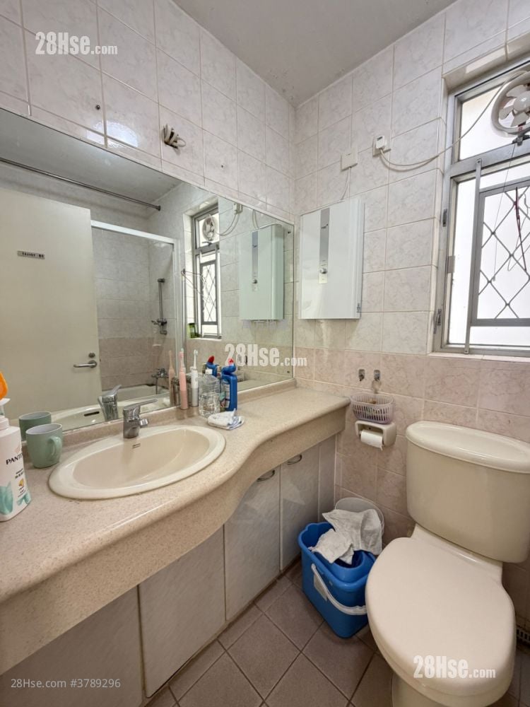 Yu Chui Court Sell 2 Bedrooms , 1 Bathroom 510 ft²