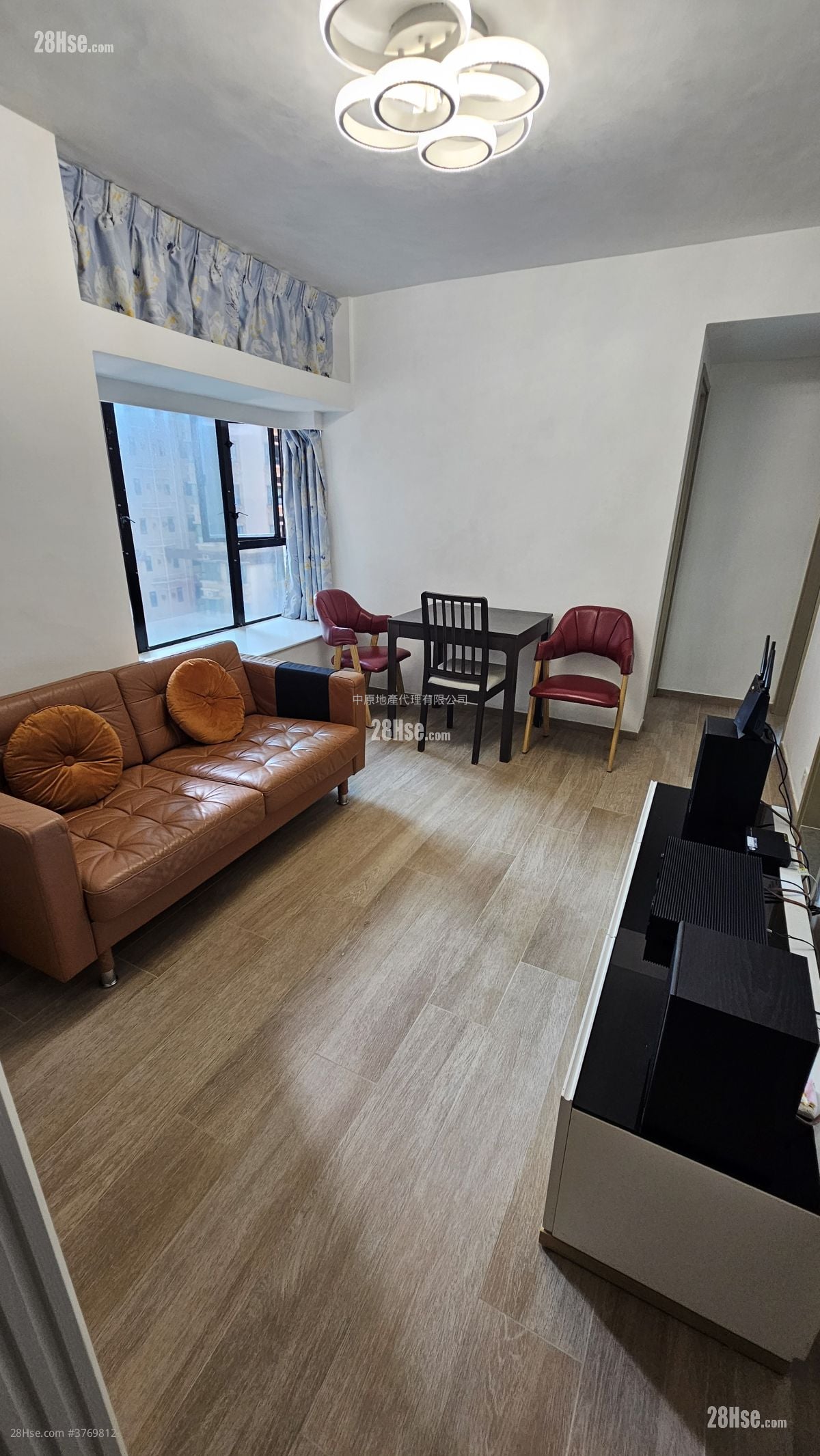 Nan Fung Plaza Sell 2 Bedrooms , 1 Bathroom 400 ft²