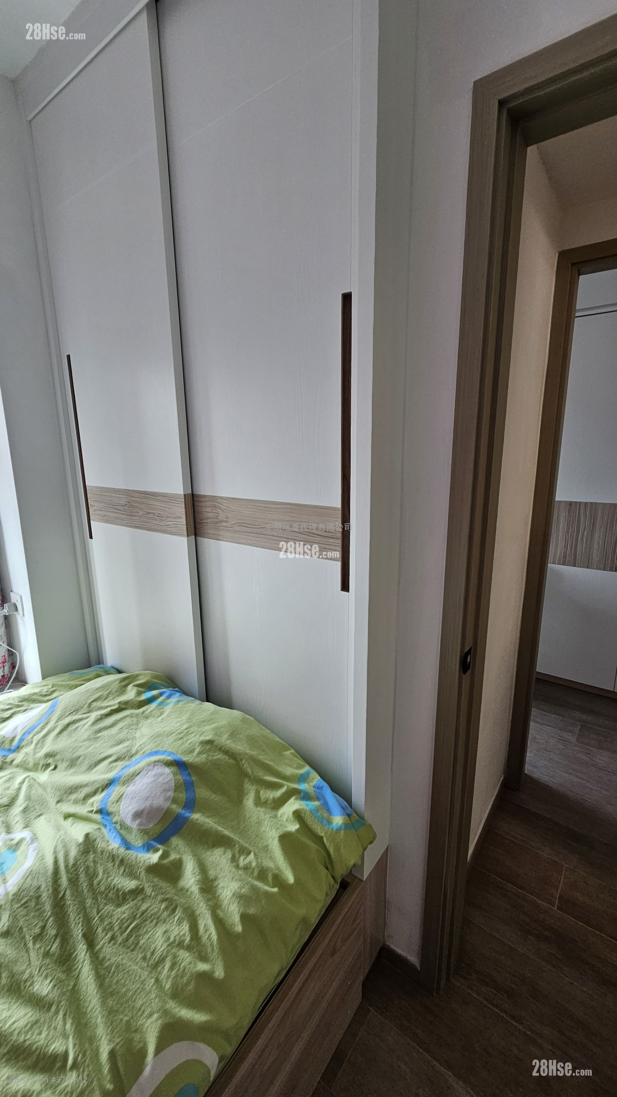 Nan Fung Plaza Sell 2 Bedrooms , 1 Bathroom 400 ft²