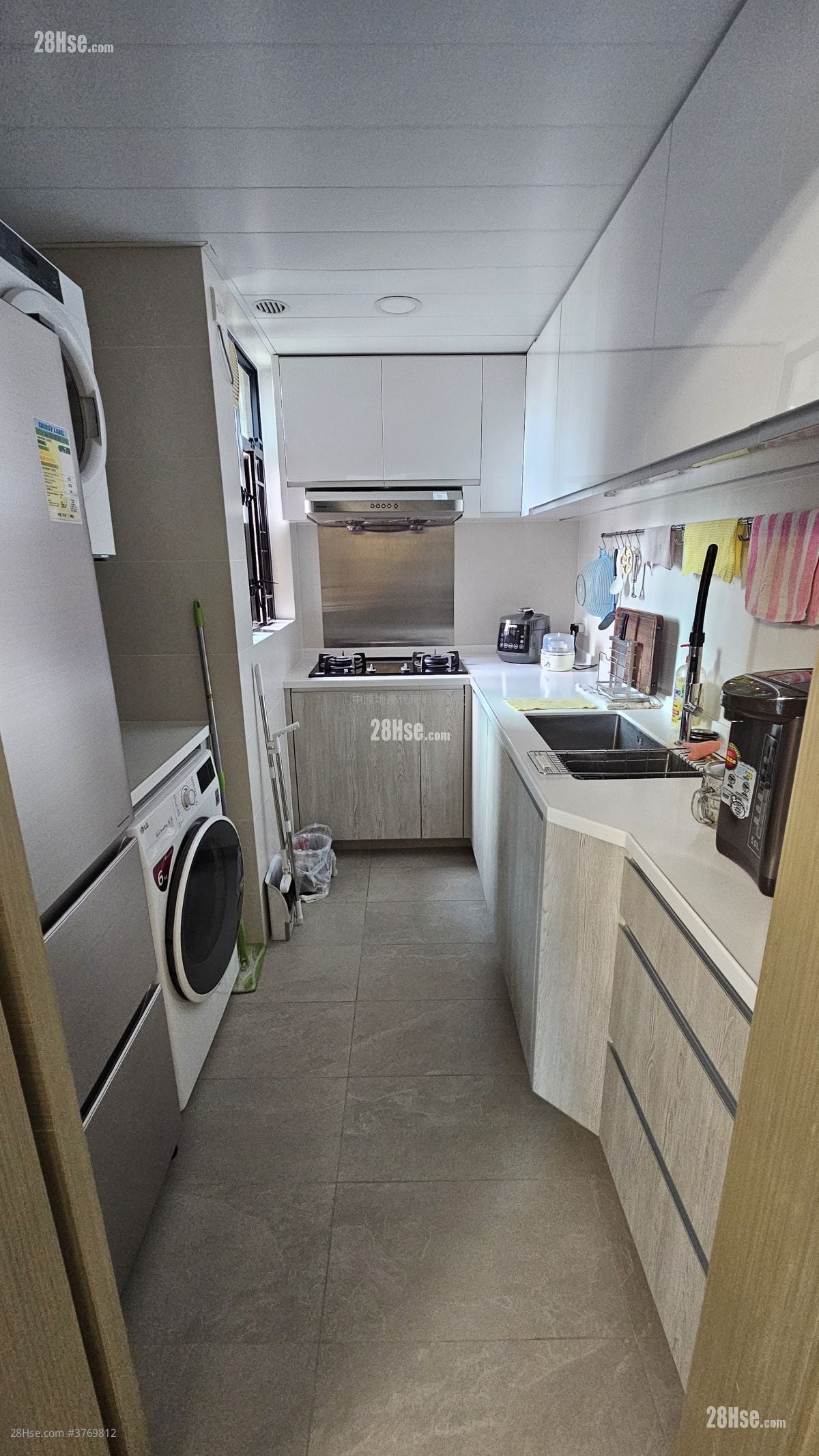 Nan Fung Plaza Sell 2 Bedrooms , 1 Bathroom 400 ft²