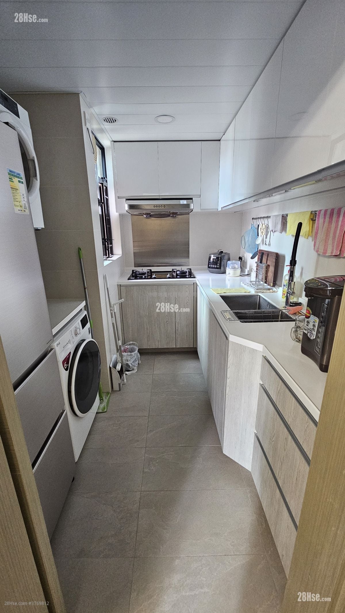 Nan Fung Plaza Sell 2 Bedrooms , 1 Bathroom 400 ft²